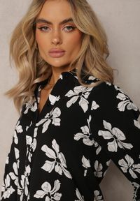 Renee - Czarno-Biała Wiskozowa Koszula w Kwiaty z Podpinanymi Rękawami 3/4 Siasse. Okazja: na co dzień. Kolor: czarny. Materiał: wiskoza. Wzór: kwiaty. Styl: casual