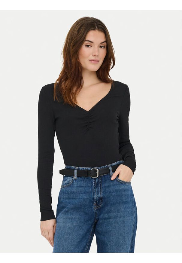 only - ONLY Bluzka Betty 15365756 Czarny Standard Fit. Kolor: czarny. Materiał: bawełna