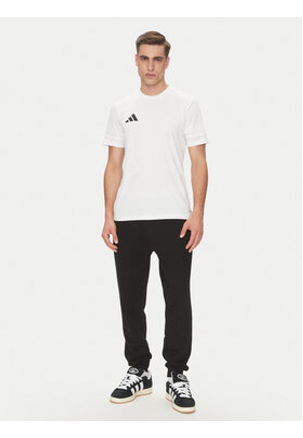 Adidas - adidas Koszulka techniczna Squadra 25 Jersey JG5834 Biały Slim Fit. Kolor: biały. Materiał: syntetyk
