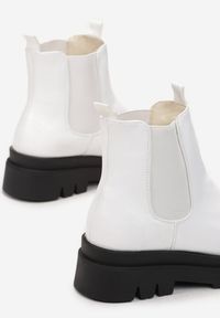 Renee - Białe Botki Ialerin. Nosek buta: okrągły. Zapięcie: bez zapięcia. Kolor: biały. Szerokość cholewki: normalna. Wzór: gładki. Sezon: jesień, zima. Styl: elegancki #3