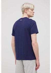 Fila t-shirt bawełniany kolor granatowy z nadrukiem. Kolor: niebieski. Materiał: bawełna. Wzór: nadruk