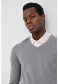 s.Oliver - S.Oliver sweter bawełniany męski kolor szary lekki. Okazja: na co dzień. Kolor: szary. Materiał: bawełna. Długość rękawa: długi rękaw. Długość: długie. Wzór: aplikacja. Styl: casual #2