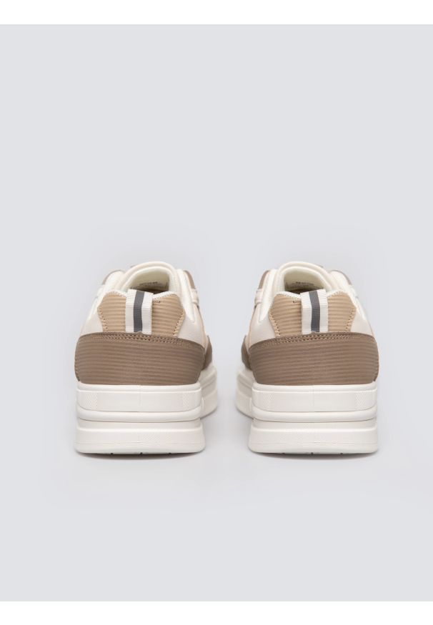 Big-Star - Sneakersy damskie beżowe OO274A151 801. Okazja: na co dzień, na spacer. Nosek buta: okrągły. Kolor: beżowy. Materiał: skóra ekologiczna. Sport: turystyka piesza