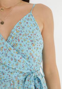 Born2be - Niebieska Sukienka z Wiskozy Eudaia. Okazja: na co dzień. Kolor: niebieski. Materiał: wiskoza. Długość rękawa: na ramiączkach. Wzór: kwiaty. Styl: casual, klasyczny, elegancki #5