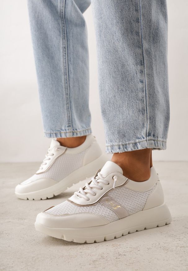 Born2be - Białe Sneakersy na Grubej Podeszwie ze Skórzaną Wkładką i Napisem Airarge. Okazja: na co dzień. Zapięcie: sznurówki. Kolor: biały. Materiał: skóra. Wzór: napisy