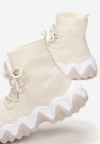 Born2be - Jasnobeżowe Sneakersy Zarinaith. Nosek buta: okrągły. Zapięcie: bez zapięcia. Kolor: beżowy. Materiał: materiał. Szerokość cholewki: normalna #3