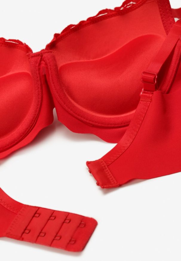 Renee - Czerwony Biustonosz Usztywniony z Efektem Push Up i Małą Zawieszką Juniwia. Kolor: czerwony. Materiał: koronka. Rodzaj stanika: push-up. Wzór: koronka