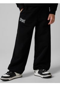 4f - 4F Spodnie dresowe joggery chłopięce - czarne 122/128 (6-8 lat). Okazja: na co dzień, na uczelnię. Kolor: czarny. Materiał: dresówka. Sezon: lato. Styl: casual, sportowy #2