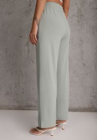 Renee - Zielone Prążkowane Spodnie High Waist z Szerokimi Nogawkami Ginorria. Stan: podwyższony. Kolor: zielony. Materiał: prążkowany. Długość: krótkie. Sezon: lato #3