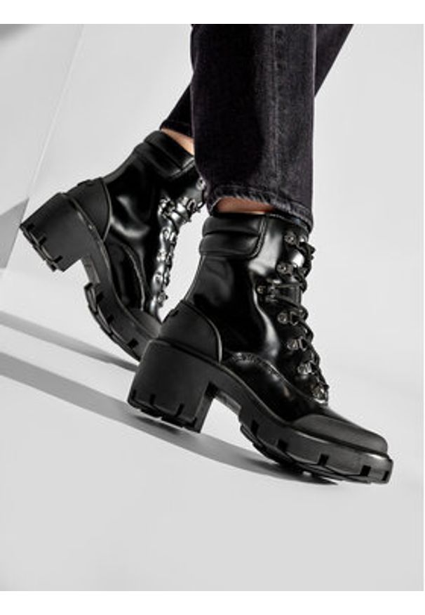 Tory Burch Botki Lug Sole Hiker Ankle Boot 85304 Czarny. Kolor: czarny. Materiał: skóra