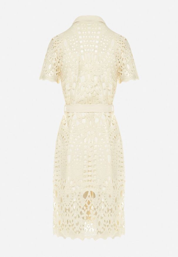 Born2be - Beżowa Ażurowa Sukienka Koszulowa Midi z Wiązanym Paskiem Pamy. Kolor: beżowy. Materiał: koronka, materiał. Długość rękawa: krótki rękaw. Wzór: ażurowy. Typ sukienki: koszulowe. Styl: klasyczny. Długość: midi