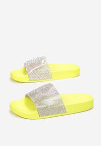 Renee - Żółte Klapki Orio. Okazja: na co dzień. Nosek buta: otwarty. Kolor: żółty. Materiał: guma. Wzór: kolorowy. Styl: glamour, casual #3