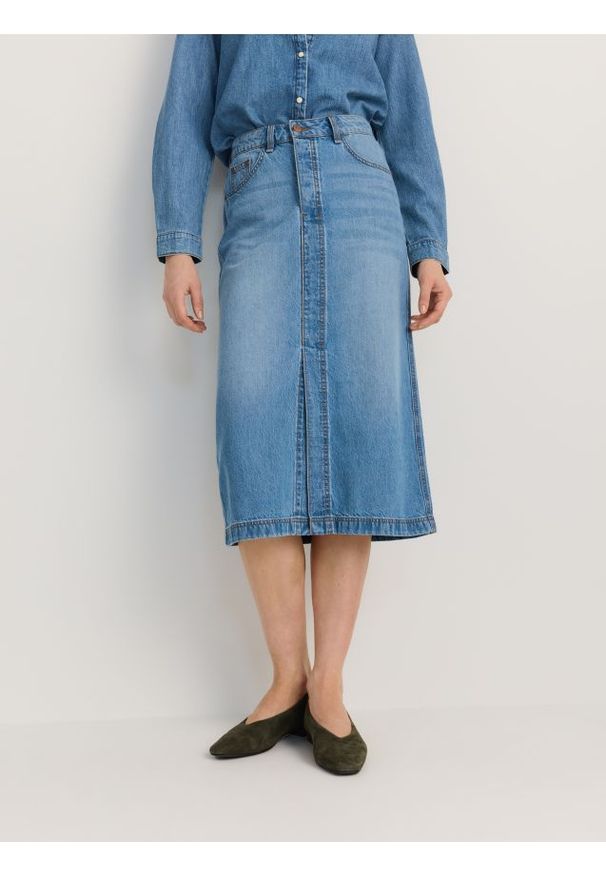 Reserved - Jeansowa spódnica midi - niebieski. Kolor: niebieski. Materiał: jeans