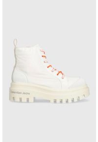 Calvin Klein Jeans workery TOOTHY COMBAT BOOT SOFTNY damskie kolor biały na platformie YW0YW00948. Zapięcie: sznurówki. Kolor: biały. Materiał: materiał, skóra, guma, włókno. Obcas: na platformie #1