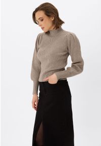 Volcano - Prążkowany sweter S-MOKA. Okazja: na co dzień. Materiał: prążkowany. Wzór: gładki, ze splotem, prążki. Styl: casual, elegancki