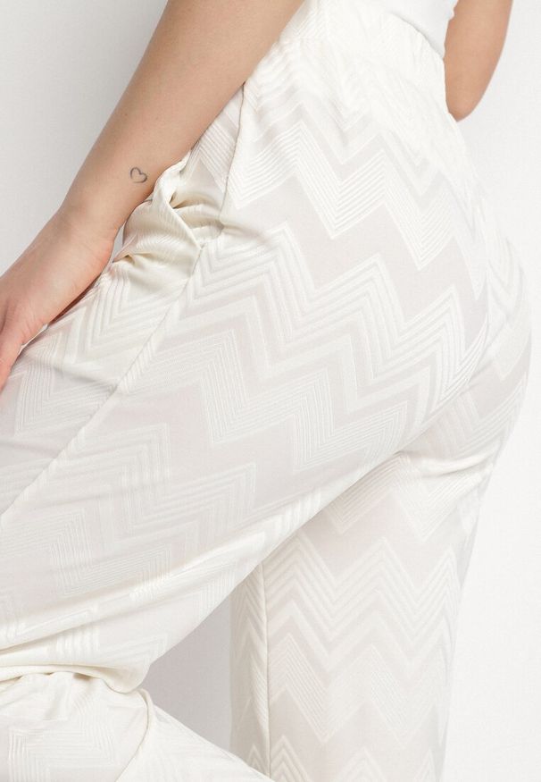 Born2be - Jasnobeżowe Szerokie Spodnie z Wiskozą i Wysokim Stanem Abriela. Okazja: na spacer, na co dzień. Stan: podwyższony. Kolor: beżowy. Materiał: wiskoza. Styl: casual, elegancki, klasyczny