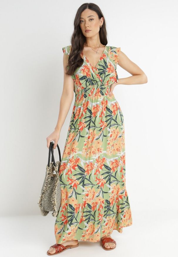 Born2be - Zielona Sukienka z Wiskozy Yenek. Kolor: zielony. Materiał: wiskoza. Długość rękawa: krótki rękaw. Wzór: nadruk, aplikacja. Typ sukienki: rozkloszowane, kopertowe. Styl: wizytowy, elegancki. Długość: maxi