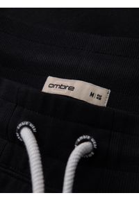 Ombre Clothing - Dzianinowe męskie spodenki ze ściągaczem i kieszeniami - czarne V5 OM-SRBS-0139 - XXL. Kolor: czarny. Materiał: dzianina. Styl: wakacyjny