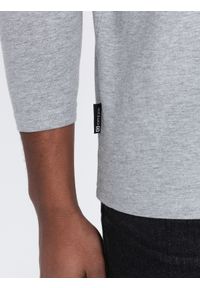 Ombre Clothing - Męski longsleeve bez nadruku z dekoltem w serek - szary melanż V7. Okazja: na co dzień. Typ kołnierza: dekolt w serek. Kolor: szary. Materiał: materiał, bawełna. Długość rękawa: długi rękaw. Długość: długie. Wzór: melanż. Styl: klasyczny, casual, elegancki #7