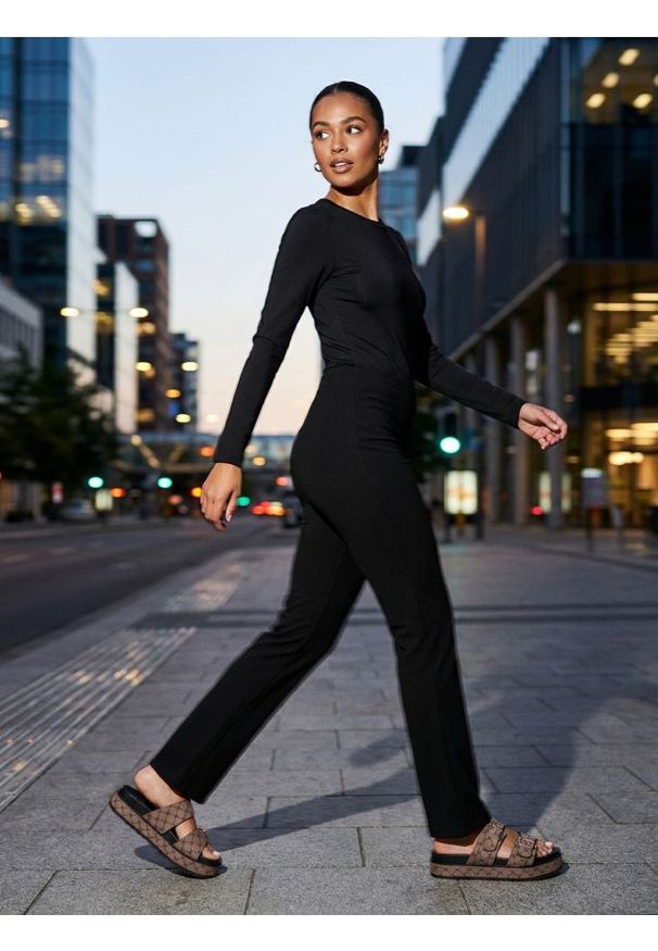 Sinsay - Body poliamidowe z długim rękawem - czarny. Kolor: czarny. Materiał: poliamid. Długość rękawa: długi rękaw. Długość: długie