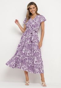 Born2be - Fioletowa Sukienka z Kopertowym Dekoltem z Gumką w Talii i Materiałowym Paskiem Xelovia. Okazja: na co dzień. Kolor: fioletowy. Materiał: materiał. Typ sukienki: kopertowe. Styl: casual, elegancki #1