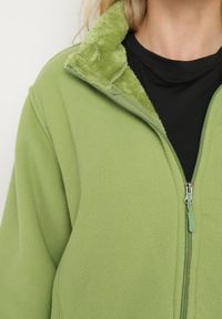 Born2be - Jasnozielony Klasyczny Polar ze Ściągaczami przy Rękawach Paradi. Okazja: na spacer, na co dzień. Kolor: zielony. Materiał: polar. Długość rękawa: długi rękaw. Długość: długie. Styl: klasyczny #4