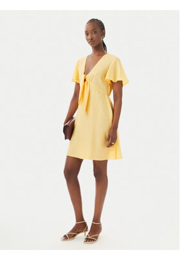 Vero Moda Sukienka codzienna Vira 10340739 Żółty Regular Fit. Okazja: na co dzień. Kolor: żółty. Materiał: wiskoza. Typ sukienki: proste. Styl: casual