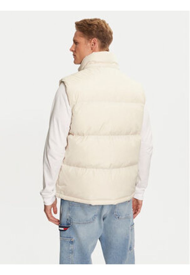 Tommy Jeans Bezrękawnik Alaska DM0DM19538 Beżowy Regular Fit. Kolor: beżowy. Materiał: syntetyk. Długość rękawa: bez rękawów