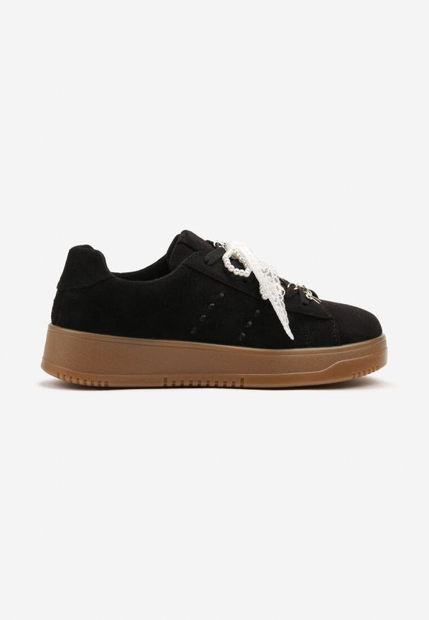 Renee - Czarne Sneakersy na Niskiej Platformie z Aplikacjami i Kokardkami Divienne. Okazja: na co dzień. Kolor: czarny. Materiał: jeans. Wzór: aplikacja. Obcas: na platformie