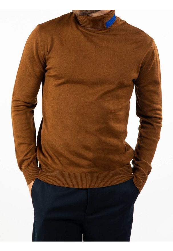 Takeshy Kurosawa Sweter "Turtle Neck" | 83158| Dolcevita Intarsio | Mężczyzna | Brązowy. Okazja: na co dzień. Typ kołnierza: golf. Kolor: brązowy. Materiał: akryl, wełna. Wzór: aplikacja. Styl: casual