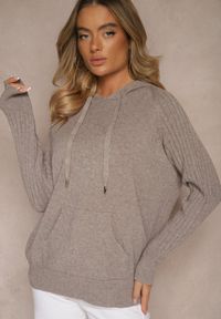Renee - Ciemnobrązowy Sweter z Wiskozą i Kaszmirem oraz z Kapturem Nerolin. Okazja: na co dzień, na spacer. Typ kołnierza: kaptur. Kolor: brązowy. Materiał: kaszmir, wiskoza. Styl: casual, elegancki