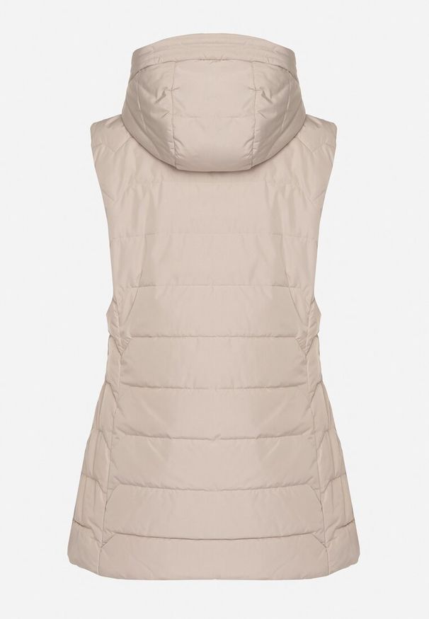 Born2be - Ciemnobeżowa Przejściowa Kamizelka o Taliowanym Kroju z Kapturem Olendra. Okazja: na co dzień, na spacer. Typ kołnierza: kaptur. Kolor: beżowy. Materiał: poliester, jeans. Styl: klasyczny, casual, sportowy