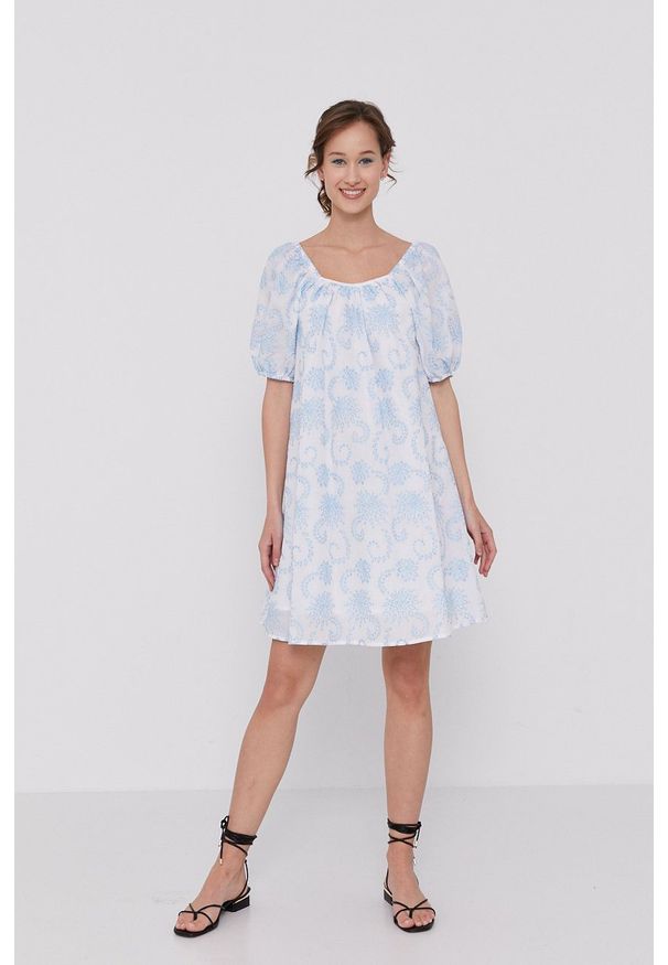 medicine - Medicine - Sukienka Summer Linen. Typ kołnierza: dekolt hiszpanka. Kolor: biały. Materiał: tkanina