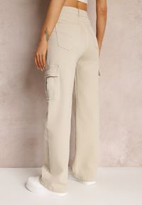 Renee - Jasnobeżowe Jeansy Cargo High Waist z Kieszeniami Anora. Stan: podwyższony. Kolor: beżowy. Wzór: aplikacja #5