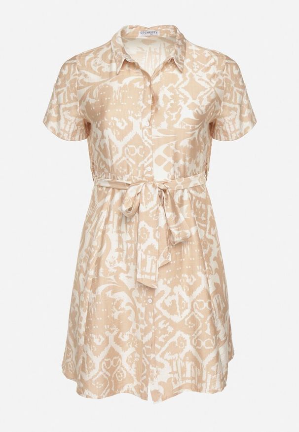 Born2be - Beżowa Rozkloszowana Sukienka z Koszulową Górą i Materiałowym Paskiem w Talii Giefia. Okazja: na co dzień. Kolor: beżowy. Materiał: materiał. Długość rękawa: krótki rękaw. Sezon: lato. Typ sukienki: koszulowe. Styl: elegancki, casual, klasyczny