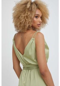Answear Lab kombinezon kolor zielony z dekoltem w szpic. Kolor: zielony. Długość rękawa: na ramiączkach. Styl: wakacyjny #5