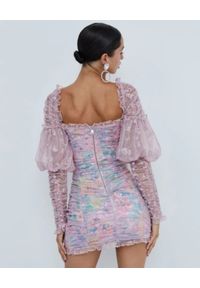 For Love & Lemons - FOR LOVE & LEMONS - Fioletowa sukienka mini Imani. Kolor: różowy, wielokolorowy, fioletowy. Długość rękawa: długi rękaw. Wzór: kwiaty. Długość: mini #3