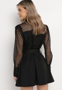 Born2be - Czarna Koszulowa Mini Sukienka z Materiałowym Paskiem i Siateczką w Górnej Części Gudris. Kolor: czarny. Materiał: materiał. Typ sukienki: koszulowe. Długość: mini #4