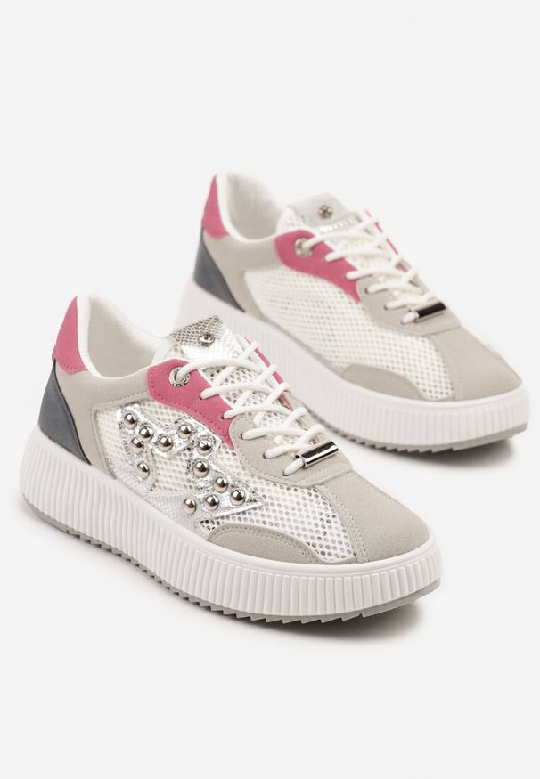 Renee - Szaro-Różowe Sneakersy Ozdobione Gwiazdą i Nitami Zeloti. Okazja: na co dzień. Kolor: szary. Materiał: jeans. Wzór: aplikacja
