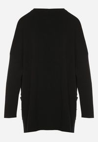 Born2be - Czarny Sweter z Wiskozą Ozdobiony Guzikami Alavire. Okazja: na co dzień. Kolor: czarny. Materiał: wiskoza. Wzór: aplikacja. Styl: casual, elegancki #4