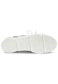 Srebrne Mokasyny Simen Damskie Buty Płaskie. Okazja: na co dzień. Kolor: srebrny. Materiał: skóra. Wzór: moro. Sezon: lato, wiosna. Styl: casual, klasyczny