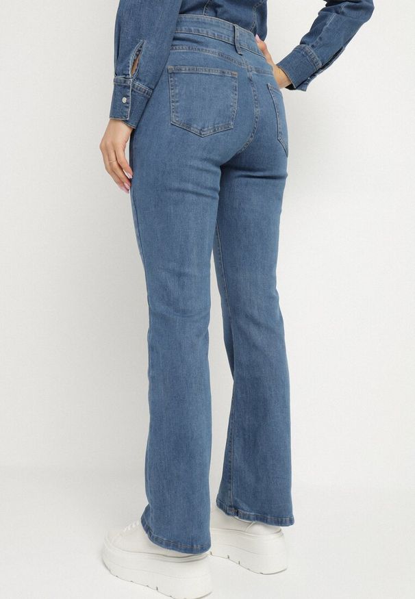 Born2be - Niebieskie Jeansy Dzwony z Bawełną Barilen. Okazja: na co dzień. Stan: podwyższony. Kolor: niebieski. Styl: vintage, casual, klasyczny, boho
