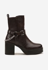 Born2be - Brązowe Botki na Słupku z Ozdobnym Łańcuszkiem i Paskiem z Klamerką Calmerre. Zapięcie: pasek. Kolor: brązowy. Materiał: jeans, skóra. Obcas: na słupku. Styl: klasyczny