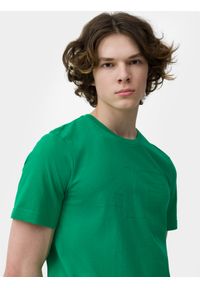 4f - T-shirt regular z nadrukiem męski. Kolor: zielony. Materiał: bawełna. Wzór: nadruk