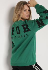 Born2be - Zielona Ocieplana Bluza z Bawełną i Napisem z Tyłu Fezanda. Okazja: na co dzień. Kolor: zielony. Materiał: bawełna. Wzór: napisy. Styl: klasyczny, casual, elegancki #4