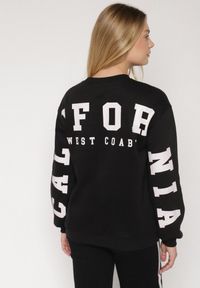 Born2be - Czarna Ocieplana Bluza z Bawełną i Napisem z Tyłu Fezanda. Okazja: na co dzień. Kolor: czarny. Materiał: bawełna. Wzór: napisy. Styl: klasyczny, casual, elegancki #4