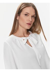 Vero Moda Bluzka Alva 10300577 Biały Regular Fit. Kolor: biały. Materiał: syntetyk #5