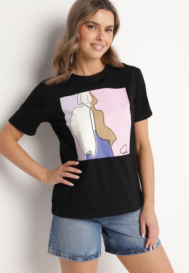 Born2be - Czarny T-shirt z Bawełny Zdobiony Geometrycznym Nadrukiem Meppora. Okazja: na co dzień. Kolor: czarny. Materiał: bawełna. Długość rękawa: krótki rękaw. Długość: krótkie. Wzór: aplikacja, geometria, nadruk. Styl: klasyczny, casual