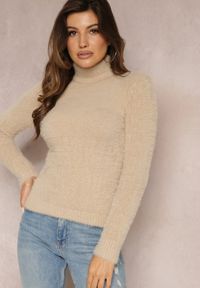 Renee - Beżowy Golf z Dzianiny z Długim Włosem i Dodatkiem Wełny Gerdonna. Typ kołnierza: golf. Kolor: beżowy. Materiał: wełna, dzianina. Długość: długie. Wzór: jednolity. Sezon: jesień, zima