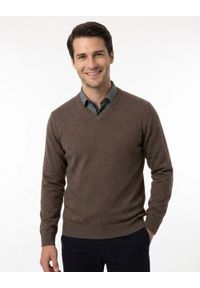 Męski, Bawełniany Sweter w Serek (V-neck) - Adriano Guinari - Brązowy. Okazja: na co dzień, na spotkanie biznesowe, do pracy. Typ kołnierza: dekolt w serek. Kolor: brązowy, beżowy, wielokolorowy. Materiał: bawełna. Styl: casual, biznesowy, elegancki, klasyczny #3